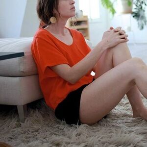 Me and arrow scoop neck tee